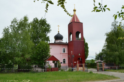 Пантелеимоновский храм в Пантелеимоновке