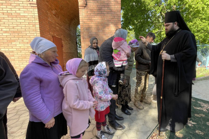 Архиепископ Паисий совершил литургию в храме Рождества Богородицы села Крестище